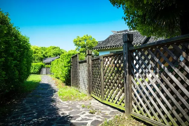 How To Frame Your Corrugated Metal Fence With a Good Finish?