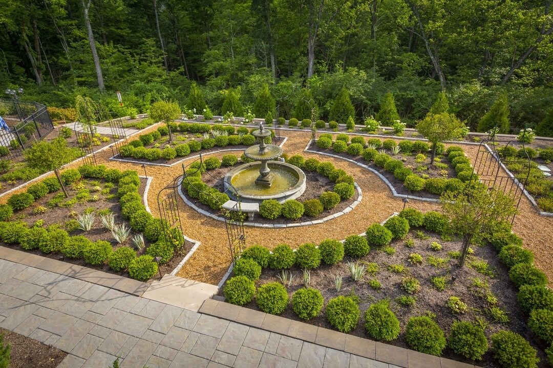 Focal Point as Essential Part of Your Landscape Design