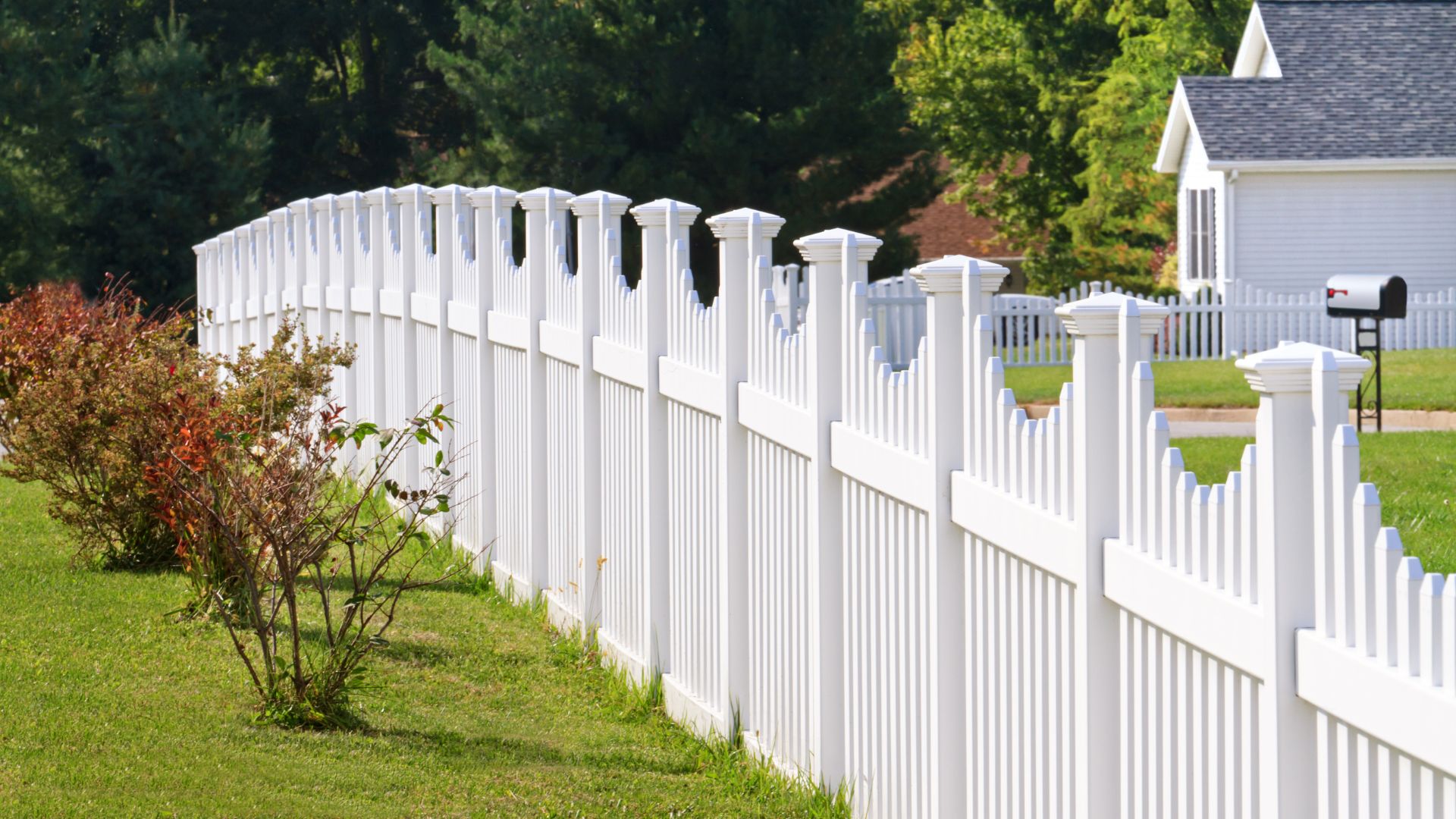 Is Metal Fencing Cheaper Than Wood? Which One To Go With Metal Vs.Wood Fencing