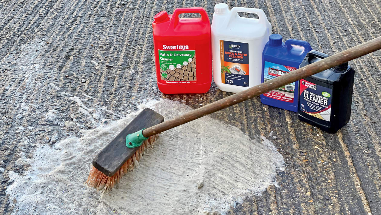 Detergent for concrete surface cleaning